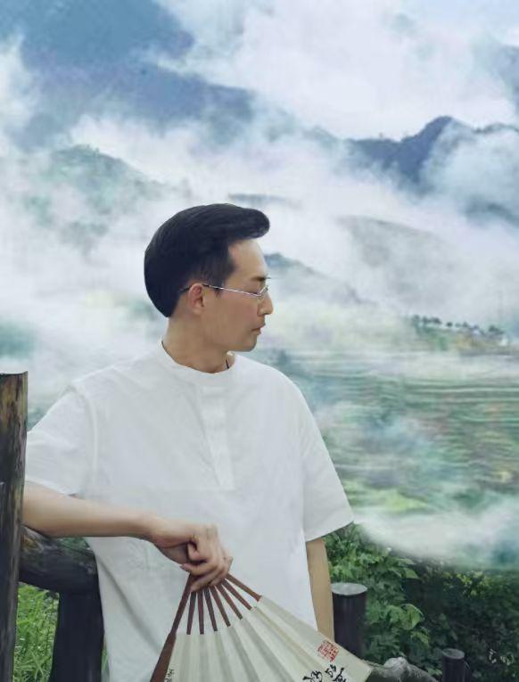 魏杰（国瓷红叶画院副院长）