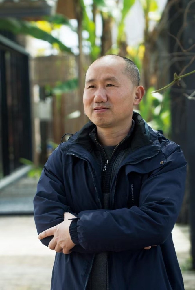 吴和龙（国瓷红叶画院研究员）